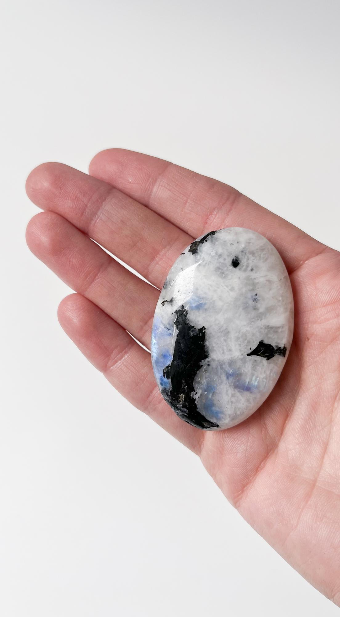 Лунный камень