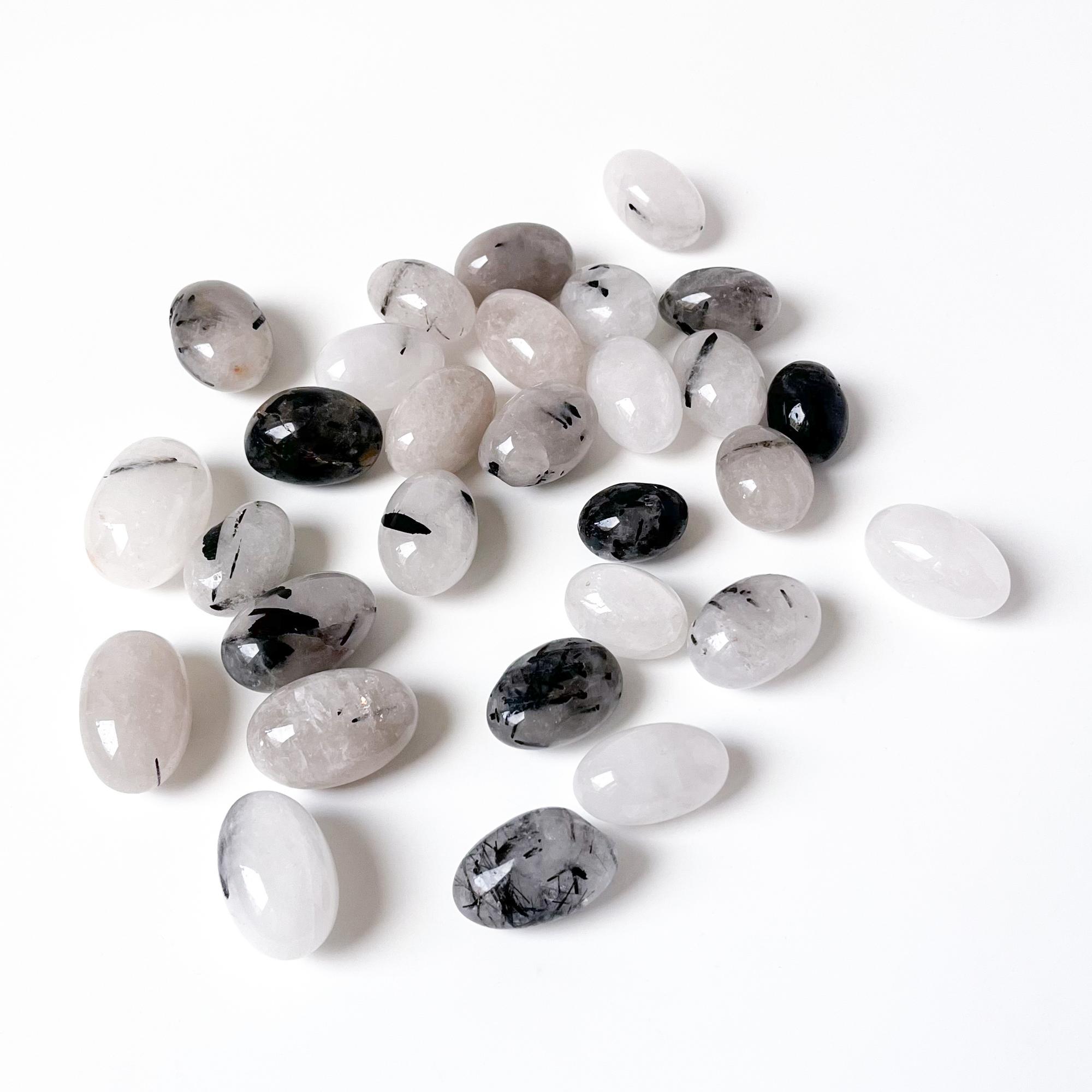 Кварц с турмалином - галтовка