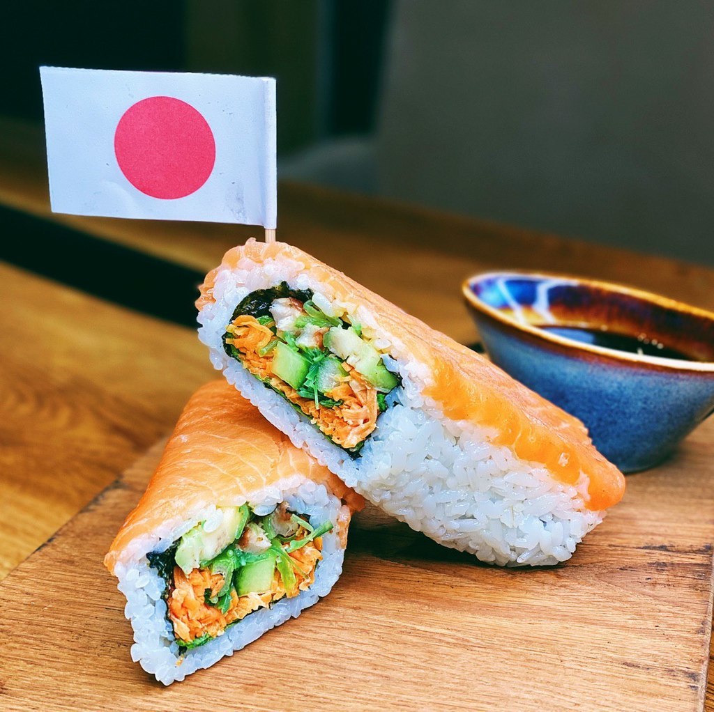 С ЛОСОСЕМ, УГРЕМ И ЧУКОЙ (ЯПОНИЯ)