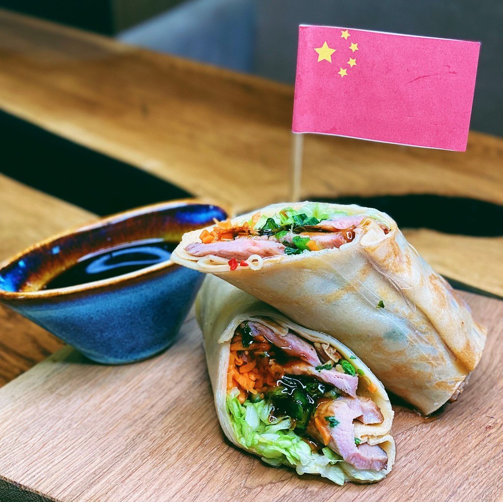 С УТКОЙ ПО-ПЕКИНСКИ (КИТАЙ)