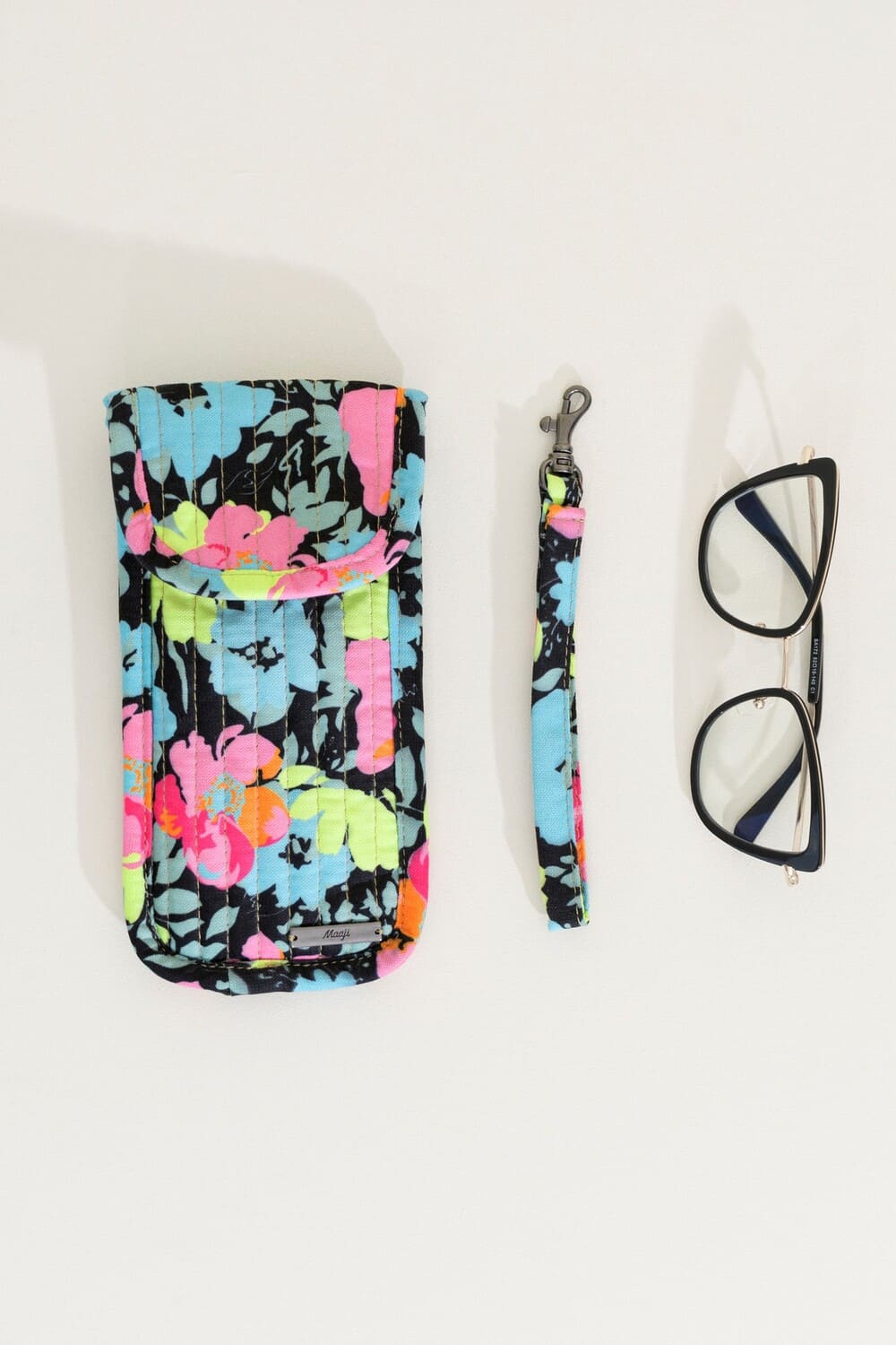 Чехол для хранения солнцезащитных очков в ассортименте Maaji Tina Sunglasses Keeper 4120XPK001