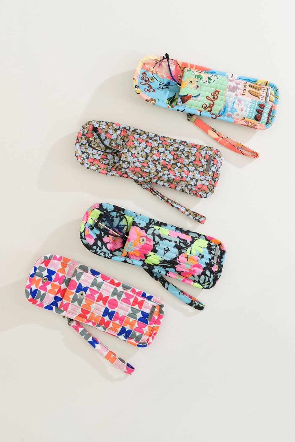 Чехол для хранения солнцезащитных очков в ассортименте Maaji Tina Sunglasses Keeper 4120XPK001