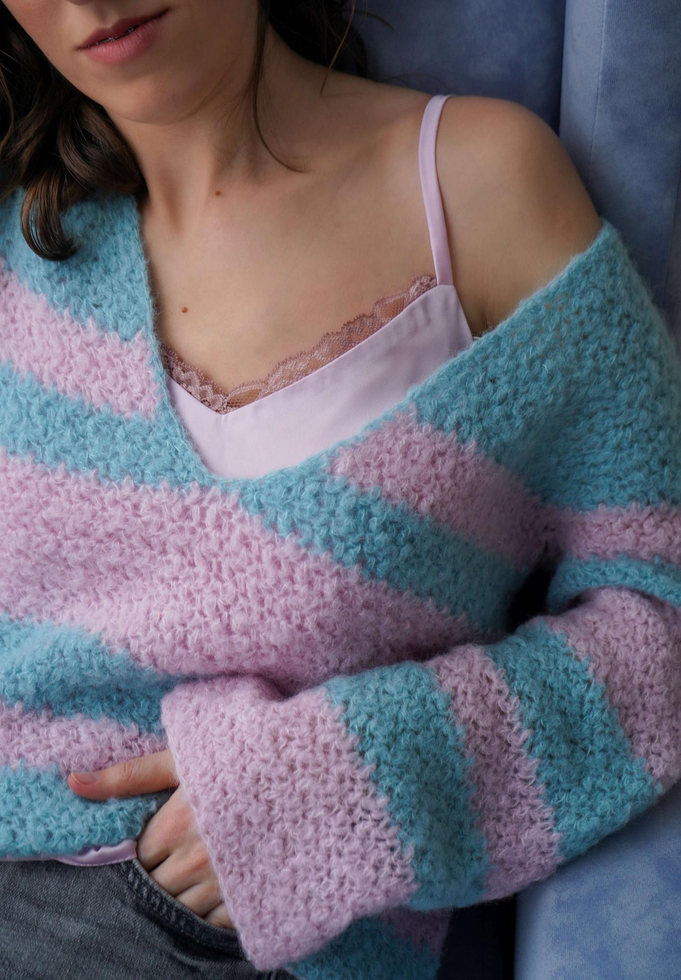 МК "Джемпер Love is" крючком