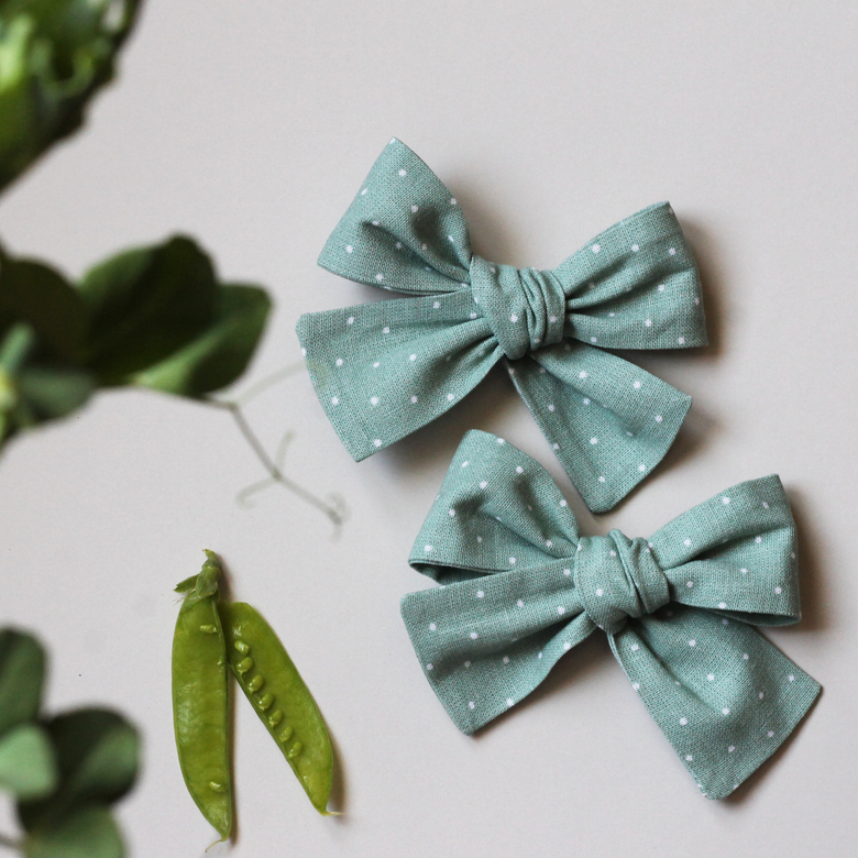 бант пыльно-зеленый в горох