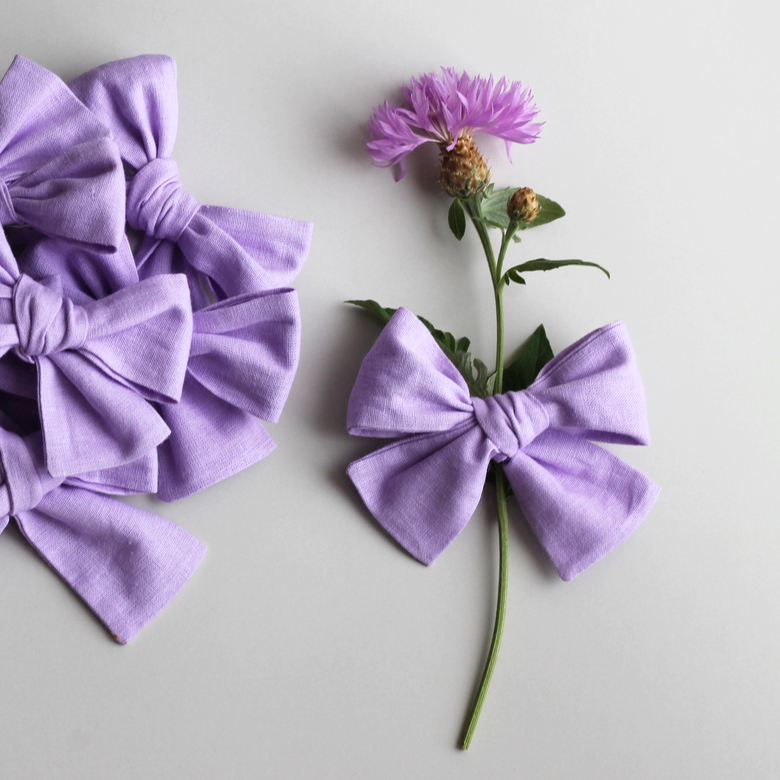 сиреневый бант для волос