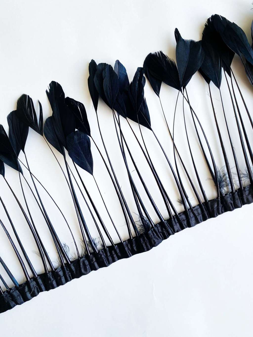 Перья на ножке Черный