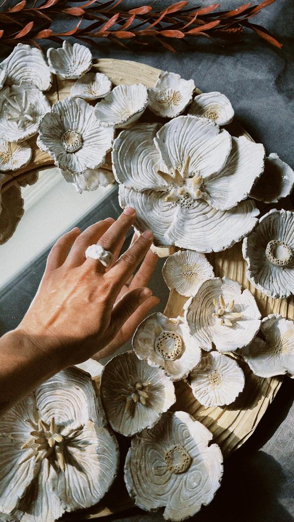 Зеркало Белые цветы 55см