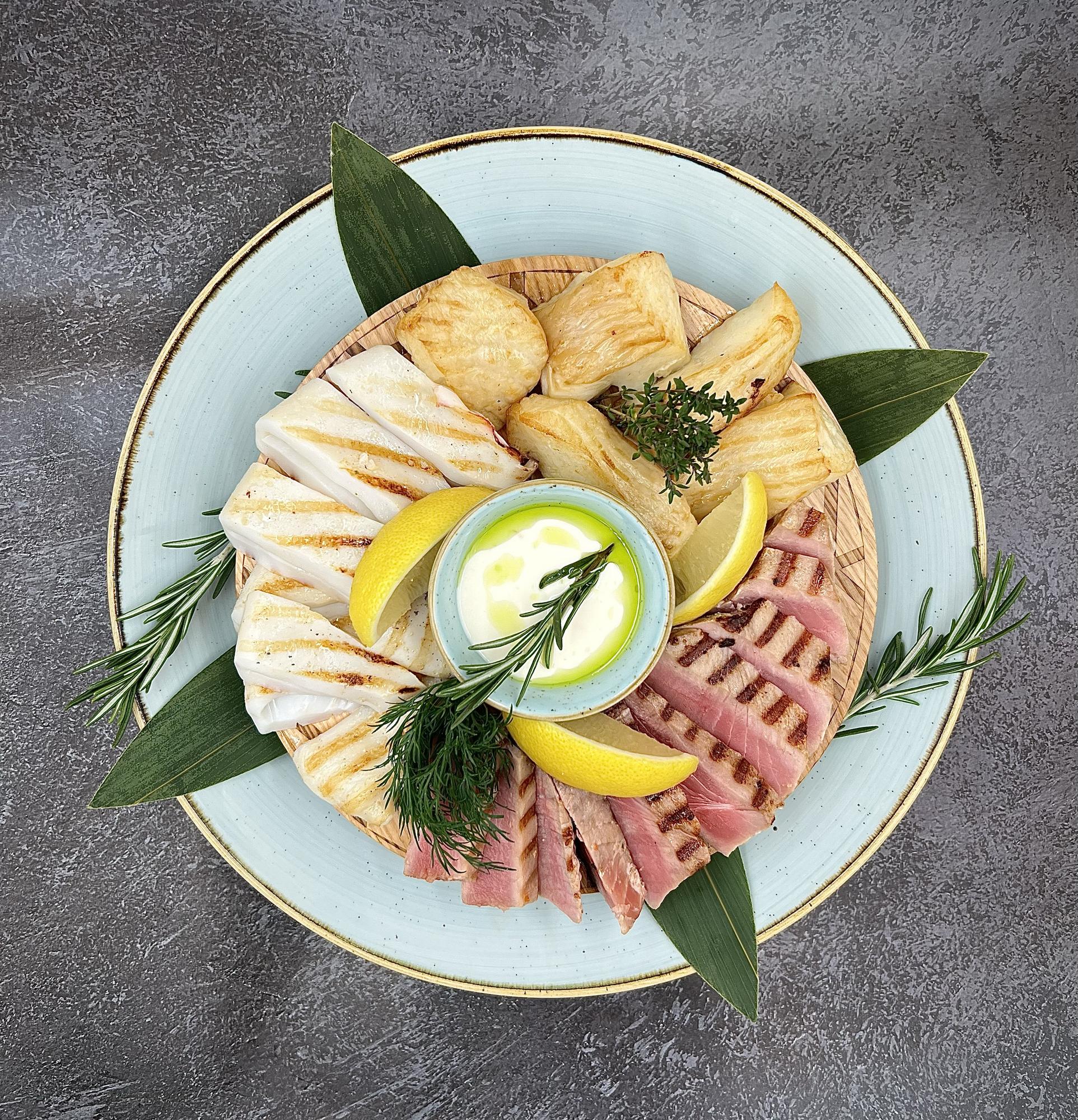 Ассорти рыбное с кальмаром