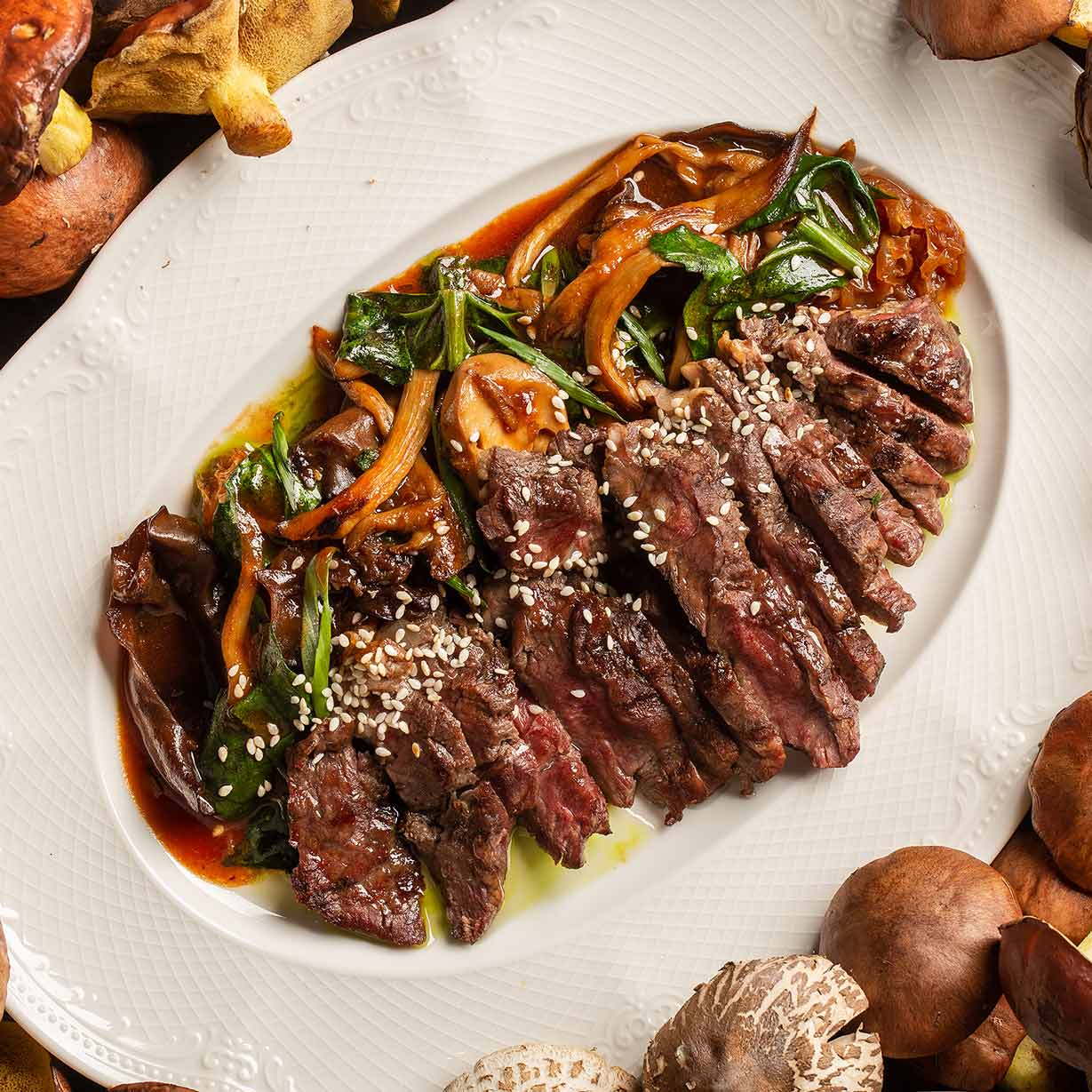 Стейк паук с лесными грибами