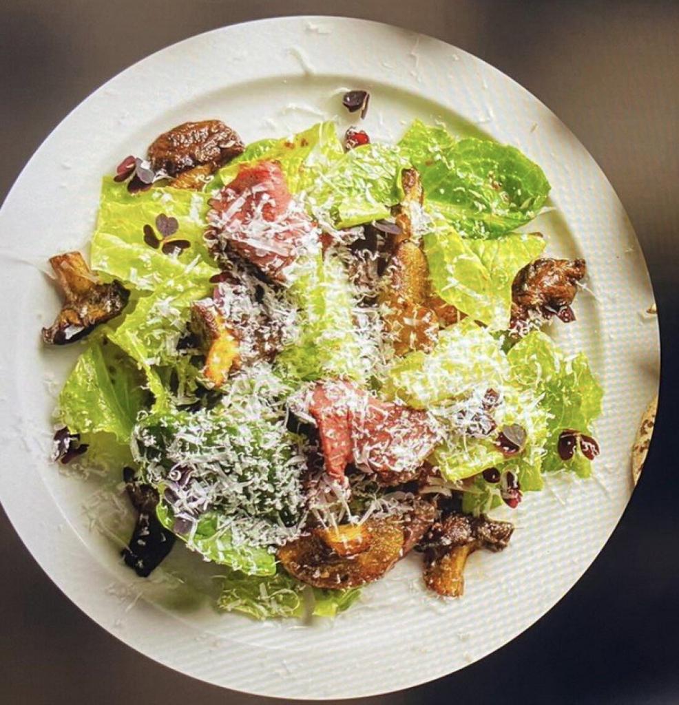 Салат с ростбифом и вешенкой