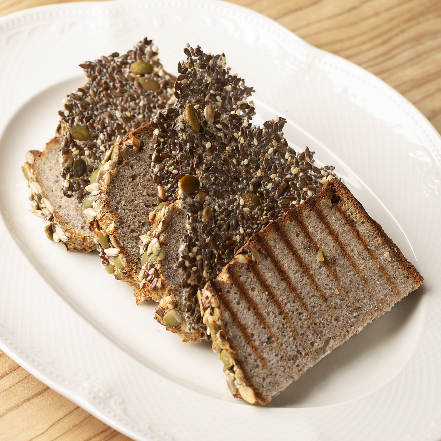 Хлеб из зеленой гречки с чипсами из чиа