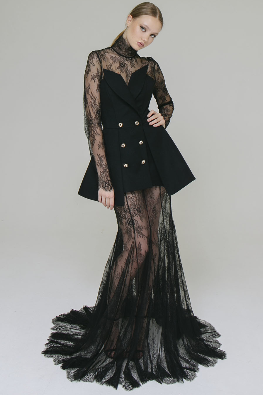 вечерний костюм кружевное прозрачное платье и жакет на пуговицах
