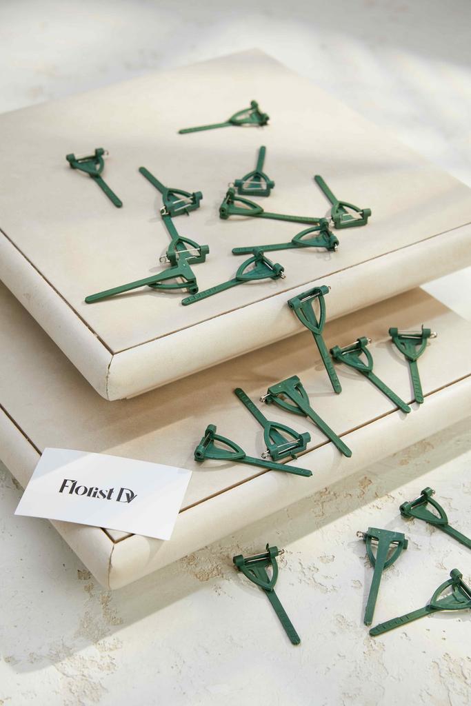 Бутоньерки на иголке  6,7*3,1 см