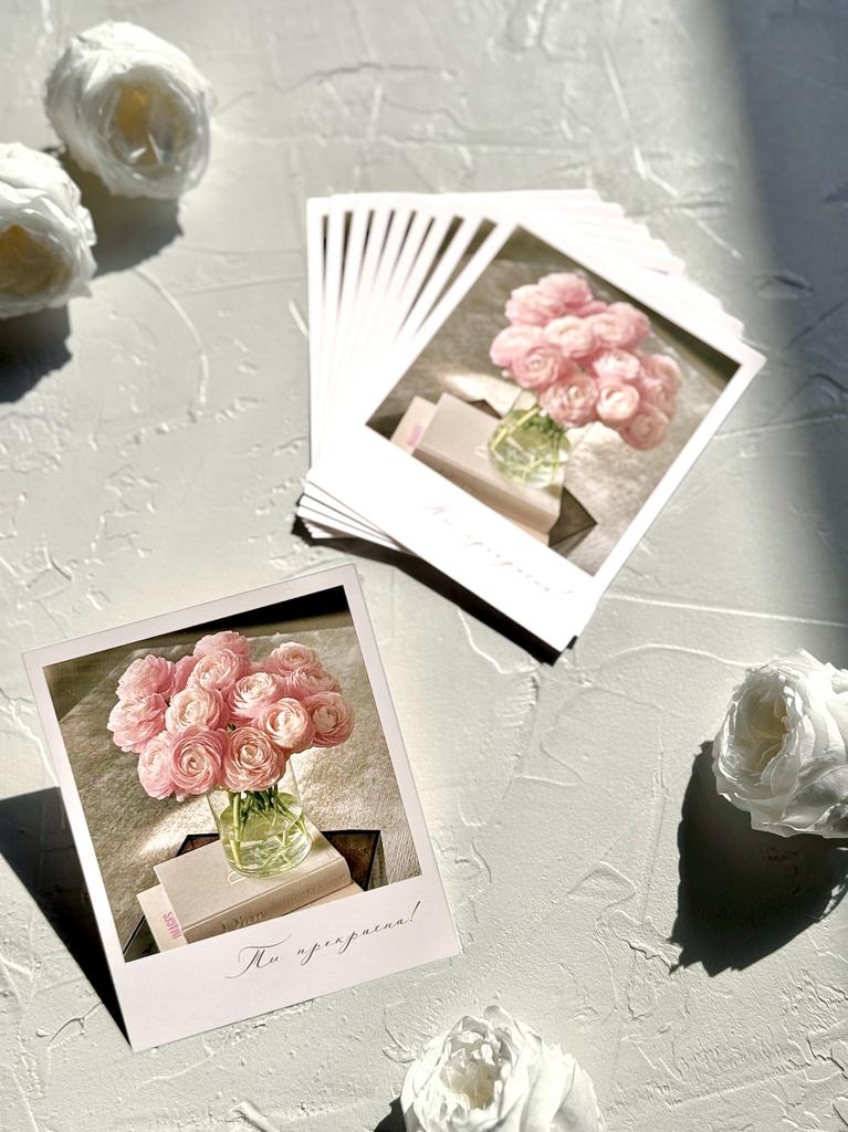 Фотокарточка "Ты прекрасна" - Букет в вазе на книгах