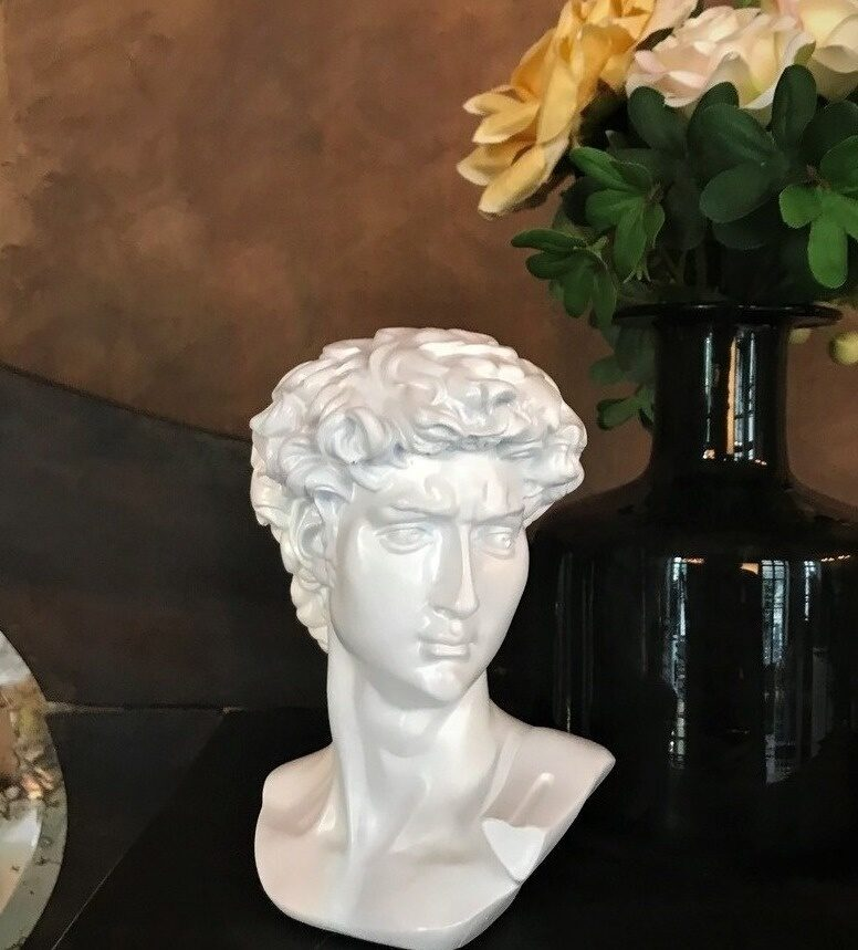 Декор для дома статуэтка в античном стиле мужчина Давид из искусственного камня в цвете Белый