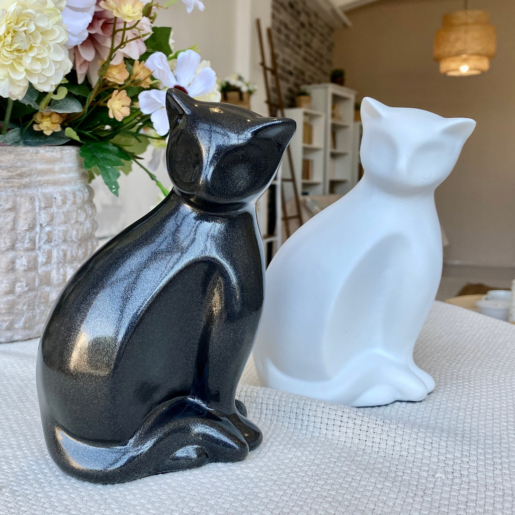 Декор для дома статуэтка Кот в стиле минимализм из искусственного камня в цвете Белый
