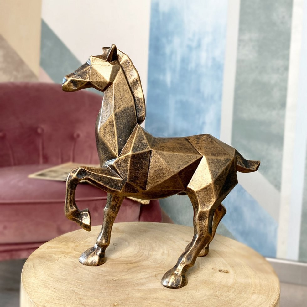 Декор для дома статуэтка лошади в геометрическом стиле "Horse" из искусственного камня в цвете Бронза