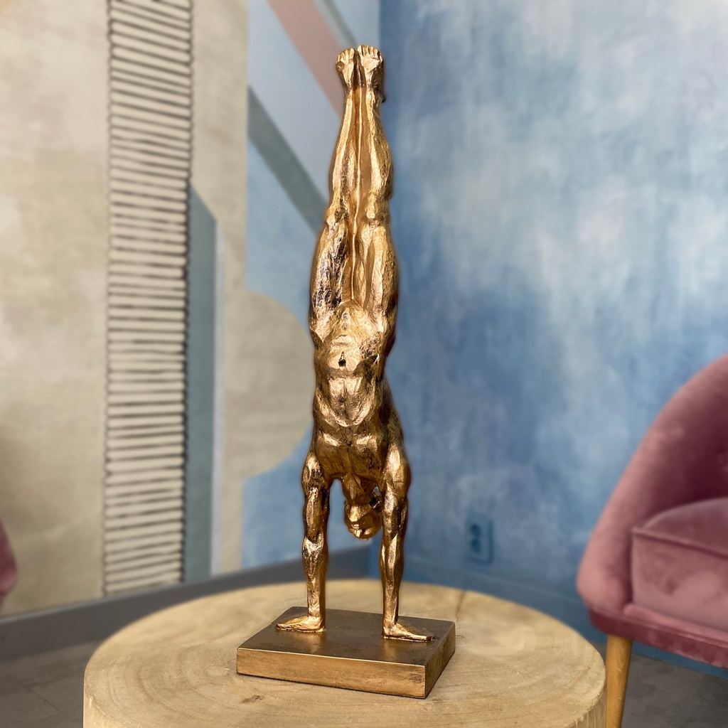 Декор для дома статуэтка мужчины атлета "Гимнаст" из искусственного камня в цвете Античное серебро