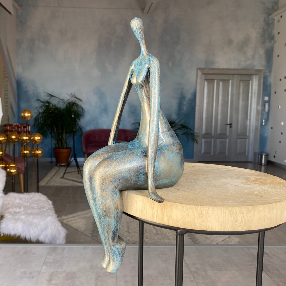 Декор для дома статуэтка сидячей женщины для полки в стиле минимализм " Milla" из искусственного камня в цвете Бирюза