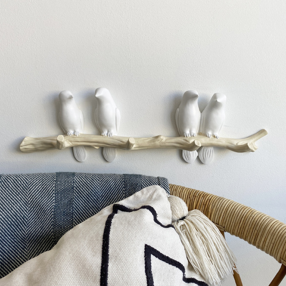 Настенный декор крючки четыре птички на ветке для аксессуаров из искусственного камня в цвете слоновая кость и белый