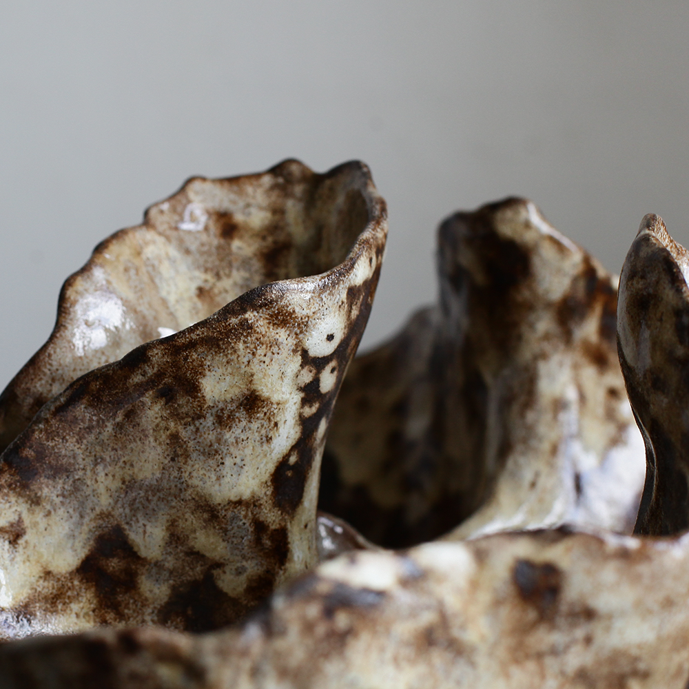 Интерьерная ваза "Лепестки"  высота 18 см. диаметр 36 см.