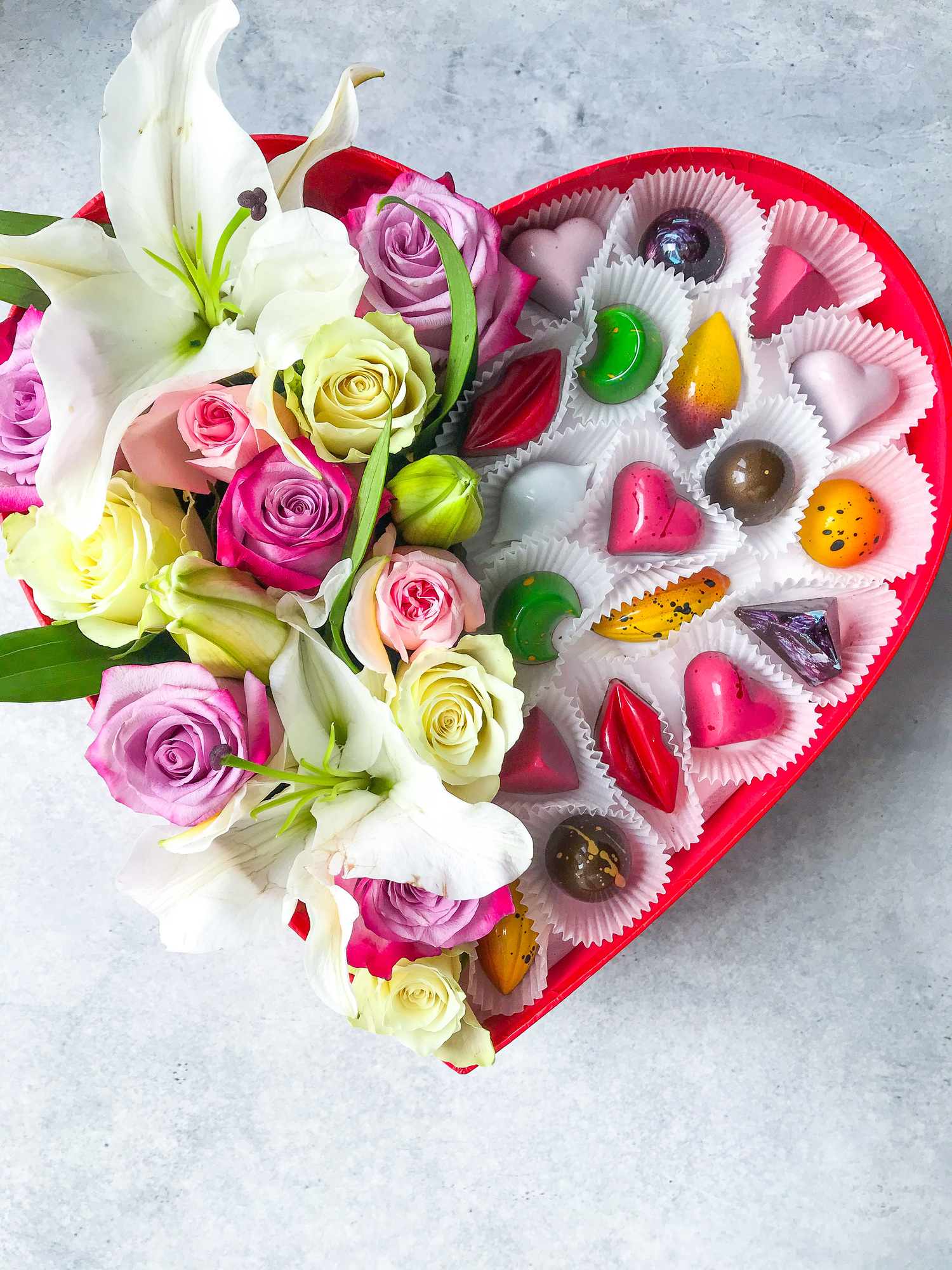 Цветочно-конфетная композиция "Любовь" 18 шт.
