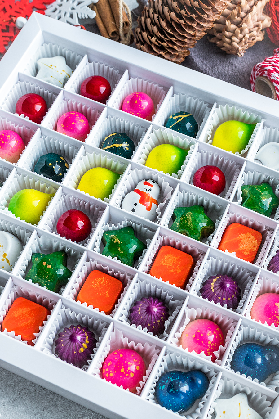 Новогодний подарок "Белый снег" 42 конфеты