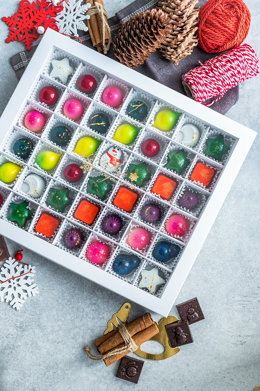 Новогодний подарок "Белый снег" 42 конфеты