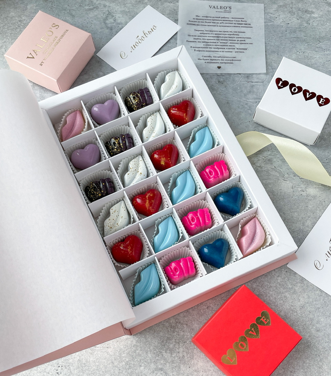 Подарочный набор-книжка "С любовью" 24 конфеты