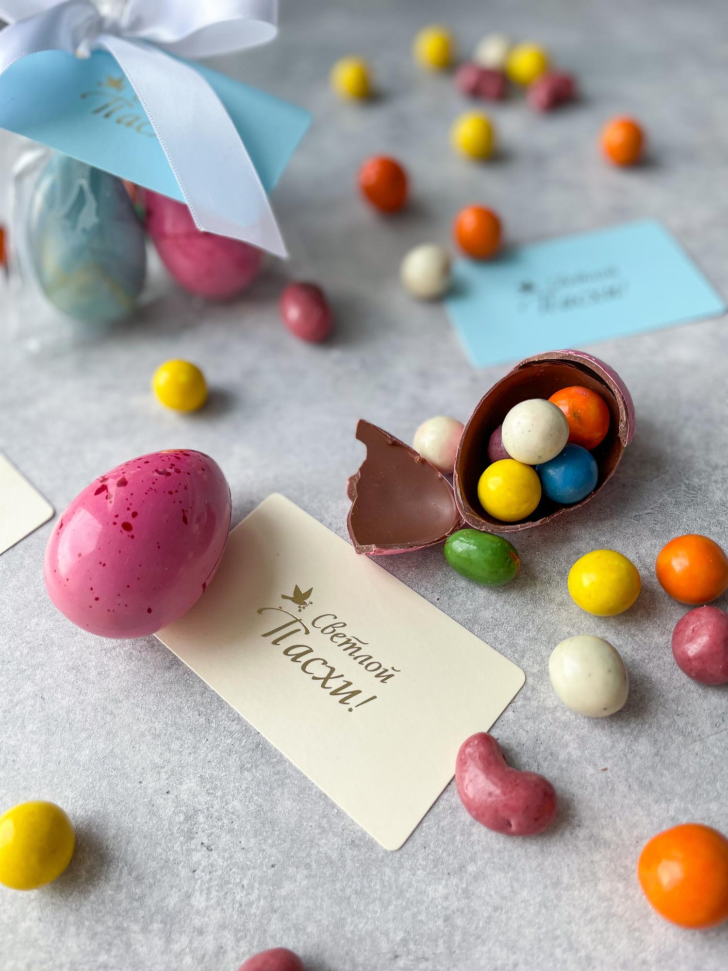 Шоколадное яйцо с драже