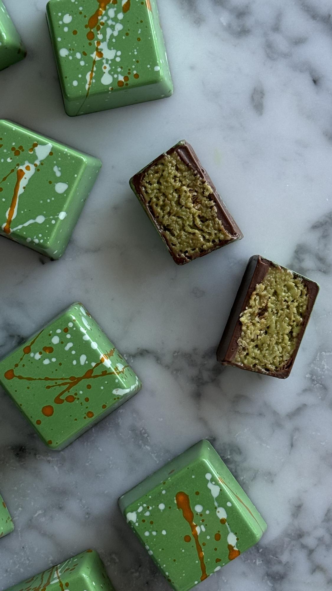 Подарочный набор «Дубайский шоколад» из 16 конфет