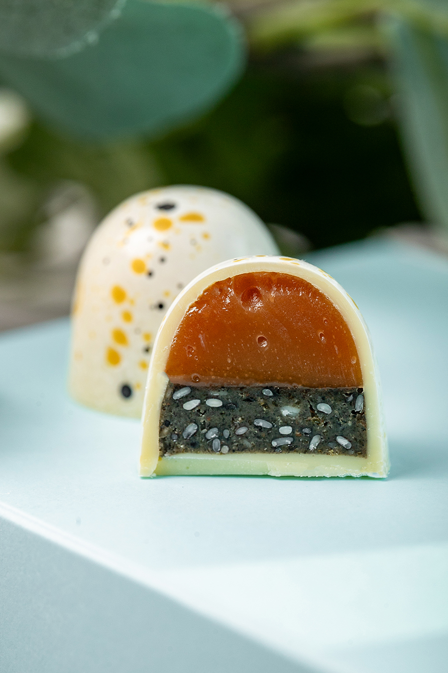 Конфета "Манго-Маракуйя-Кунжут"