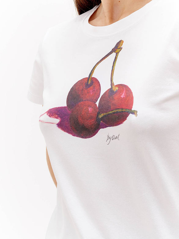 Футболка c принтом Вишни