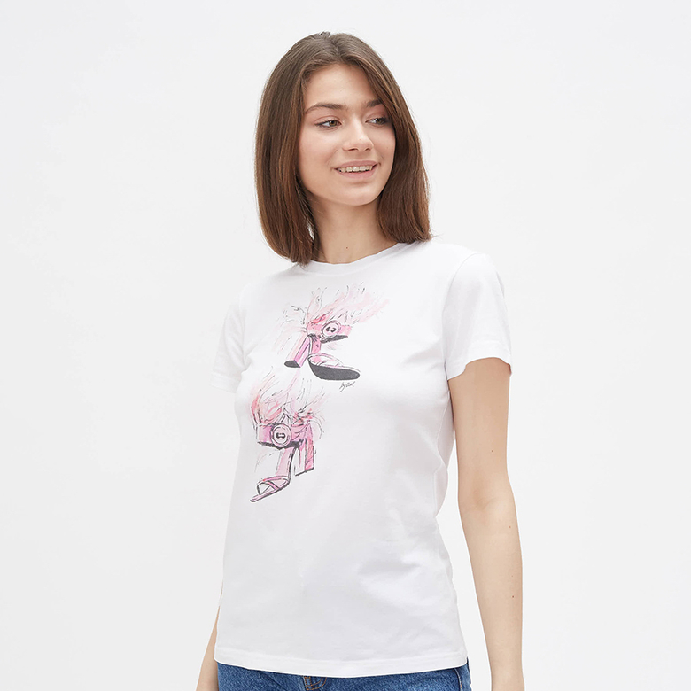 Футболка c принтом Летящие босоножки