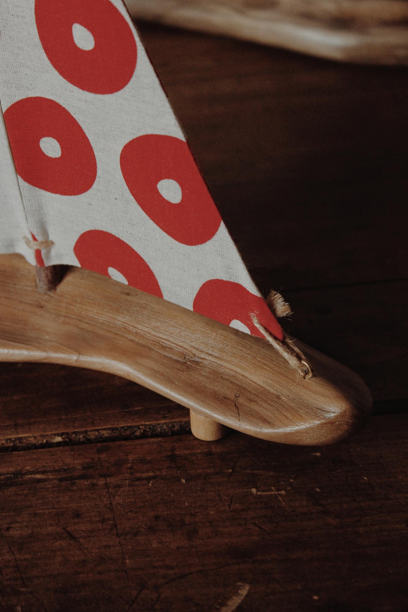 Интерьерный корабль "Баранки", красный