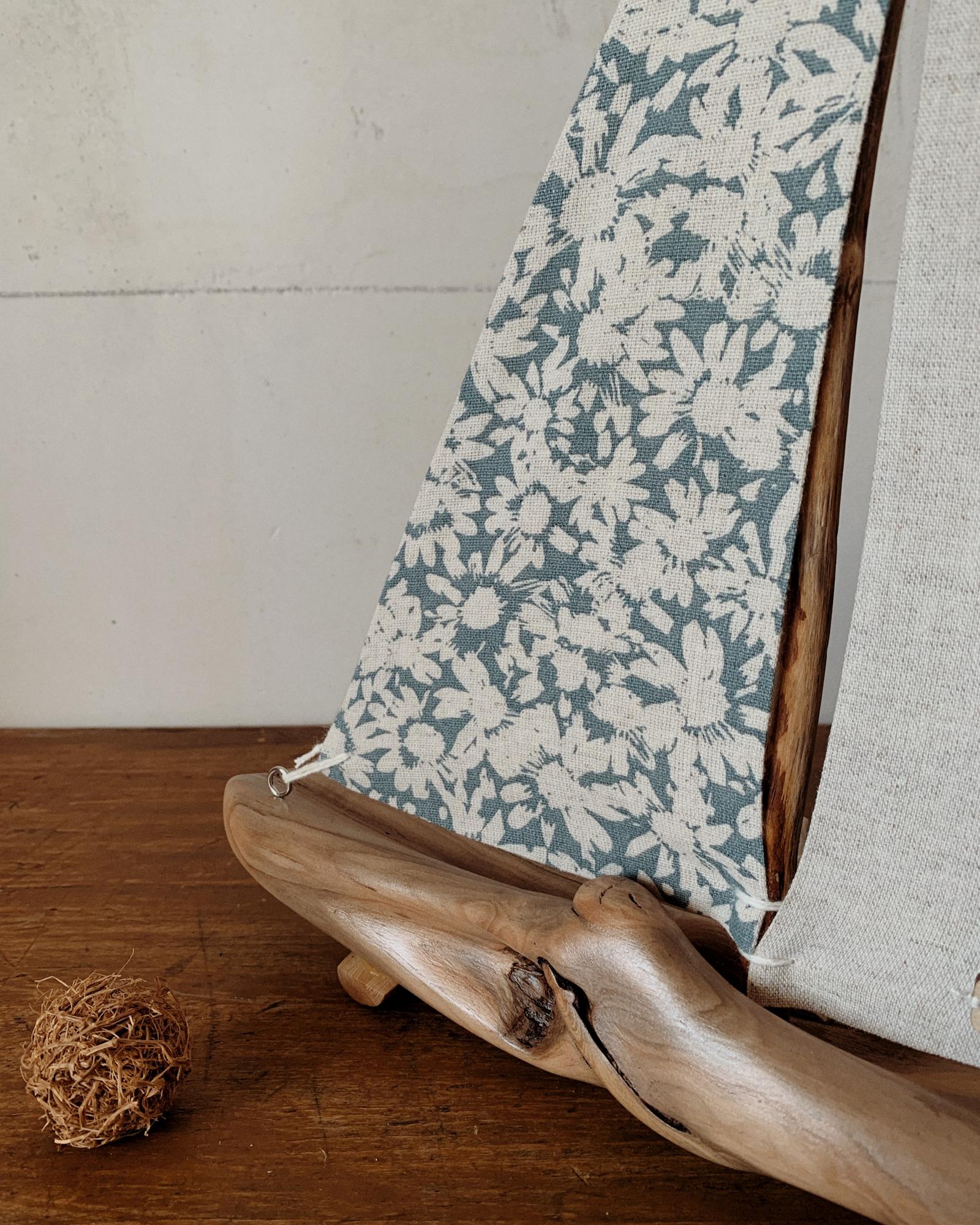 Интерьерный корабль "Поле ромашек"