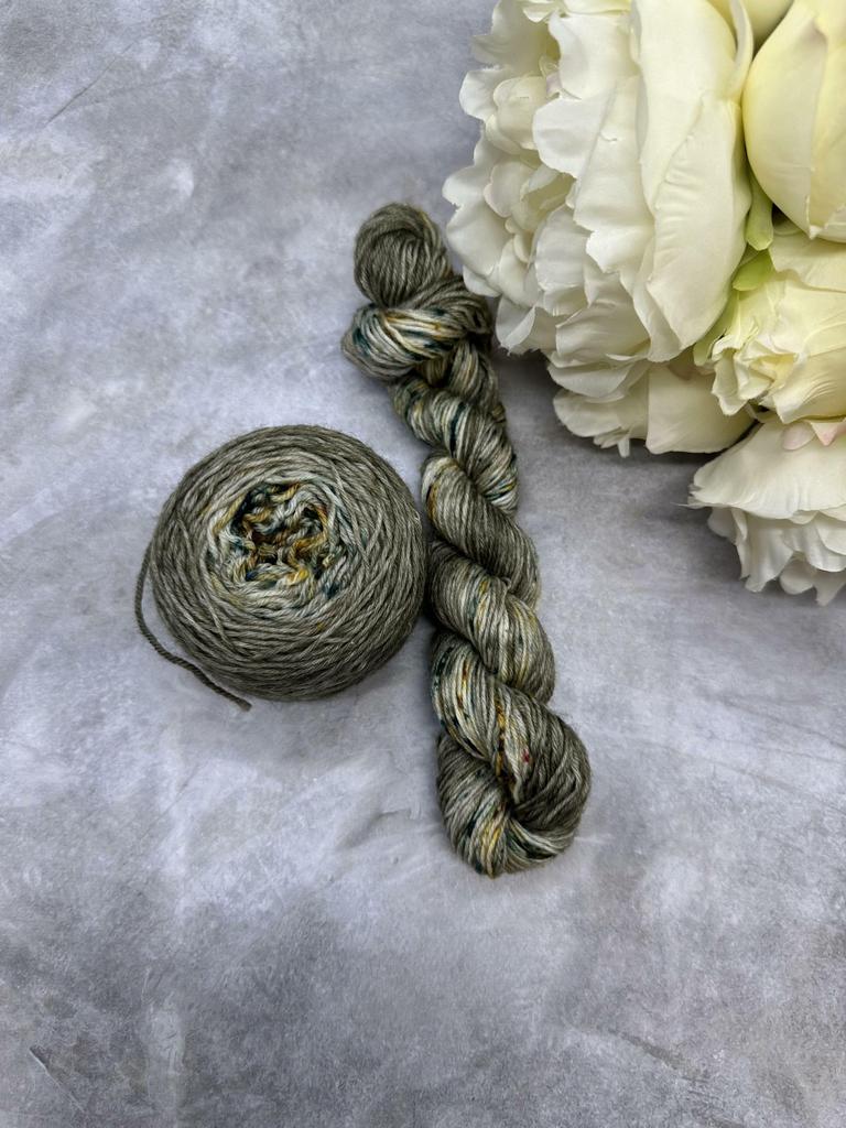 Градиент хаки с крапинками