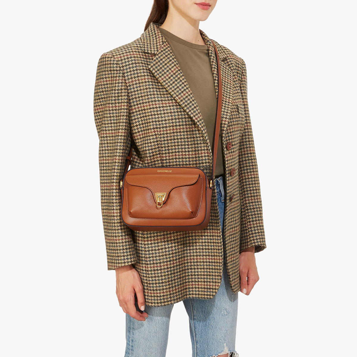 сумка COCCINELLE beat mini цвет caramel / карамель HBB14S08S