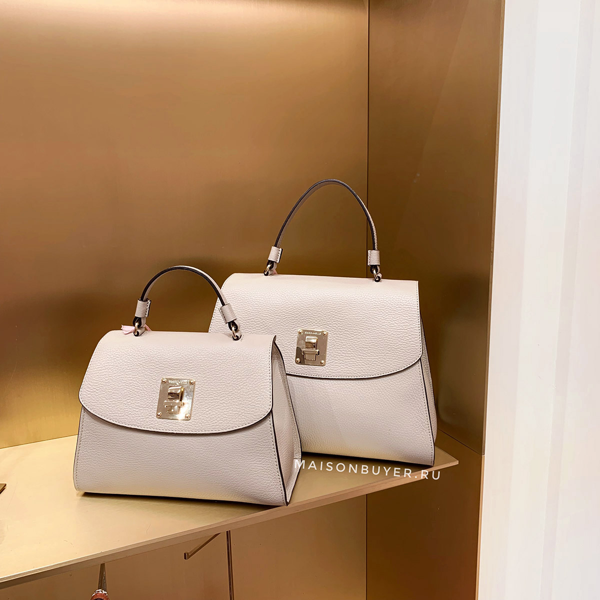 сумка Coccinelle Agatha M L цвет seashell / серо-беж HBAGATHA06M HBAGATHA06L