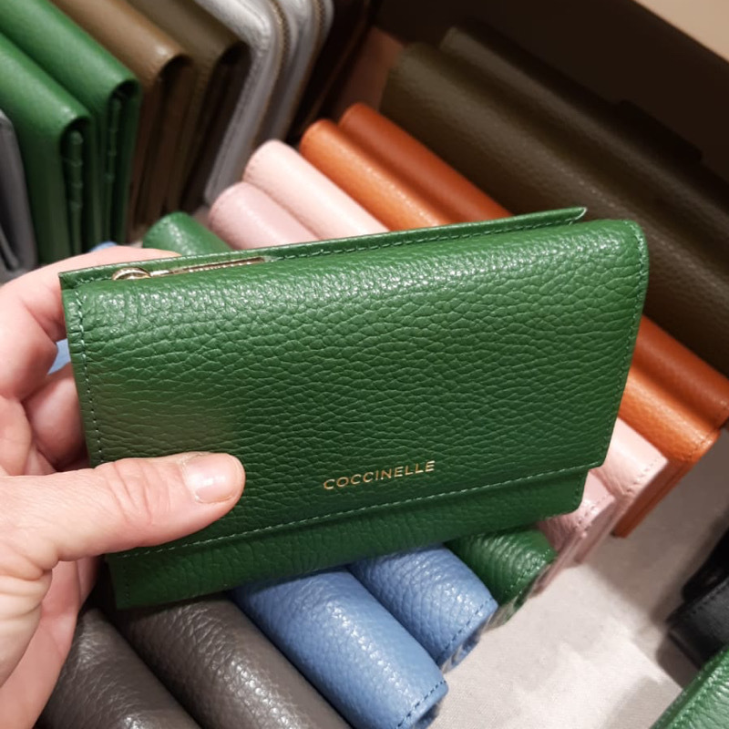 средний кошелек COCCINELLE MEDIUM SAFFIANO WALLET Leaf / зеленый WLCOCCIM02P