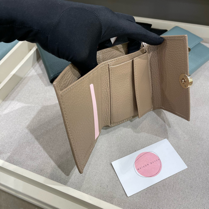 мини кошелек COCCINELLE OLIVIA MINI WALLET Taupe / Серо-коричневый WLCOCCIOLM08P