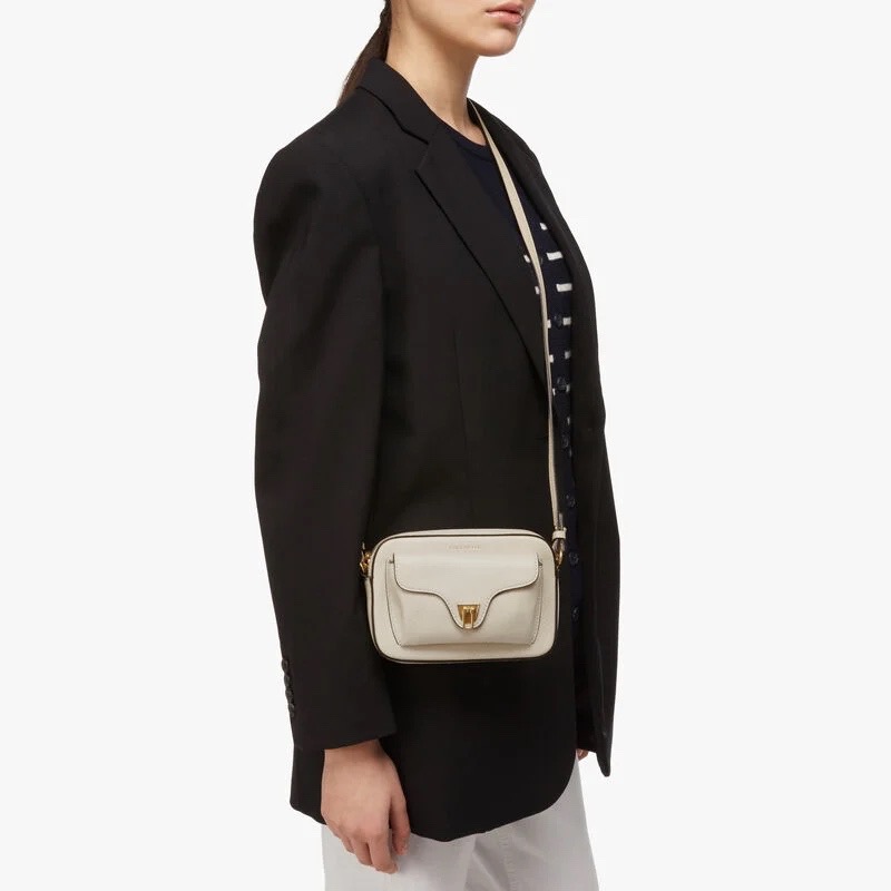 сумка COCCINELLE BEAT CAMERA SOFT MINI цвет Lambskin White / молочный COBEATCAMERA13XS