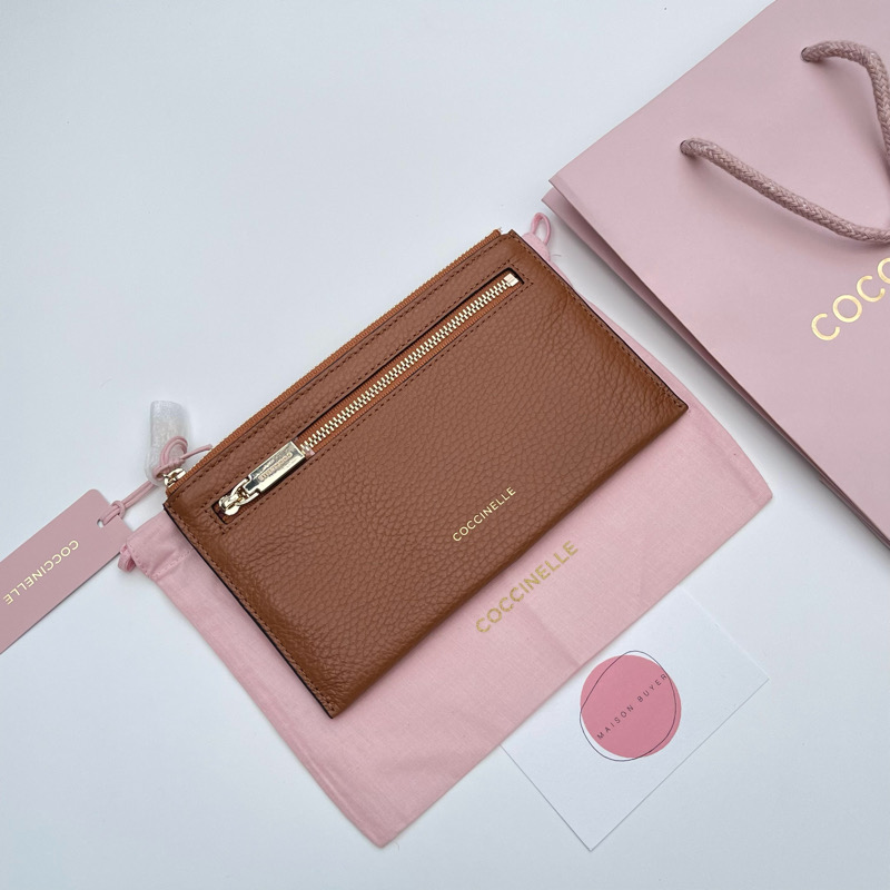 COCCINELLE POCHETTE GRAINED LEATHER Caramel / Карамель 100012