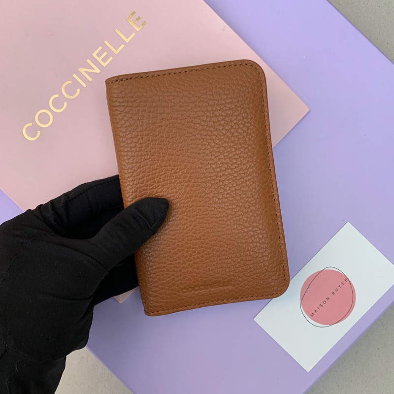 COCCINELLE PASSPORT COVER Caramel / Карамель 100010