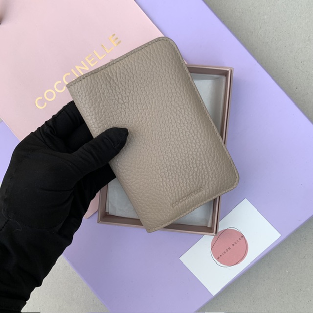 COCCINELLE PASSPORT COVER Powder Pink / Пудровый розовый 100035