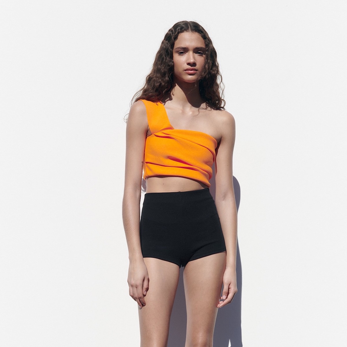 АССИМЕТРИЧНЫЙ УКОРОЧЕННЫЙ ТОП ZARA ОРАНЖЕВЫЙ M00325