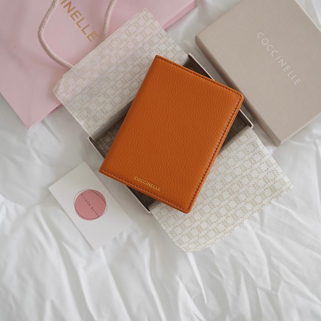 ОБЛОЖКА ДЛЯ ПАСПОРТА COCCINELLE PASSPORT COVER Paprika / Оранжевый M00694