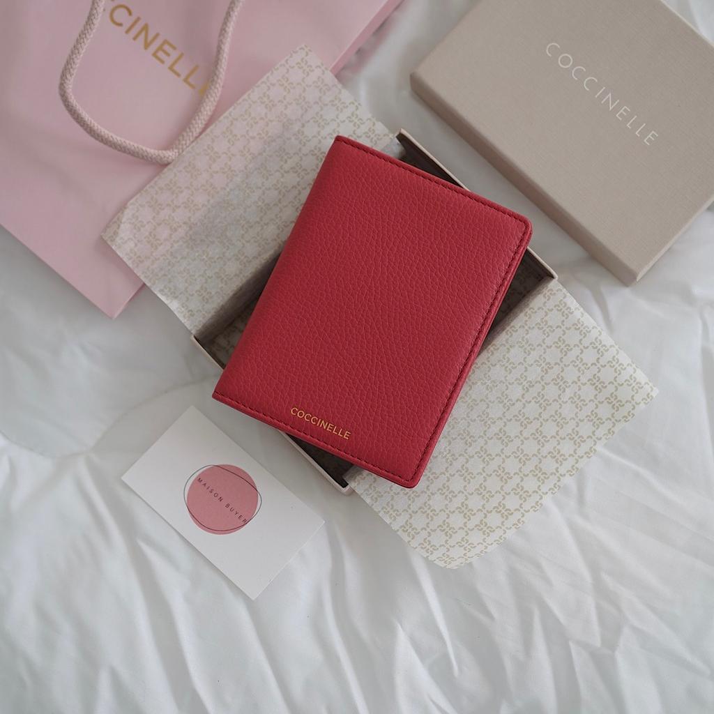 ОБЛОЖКА ДЛЯ ПАСПОРТА COCCINELLE PASSPORT COVER Cranberry / Клюквенно-красный M00697