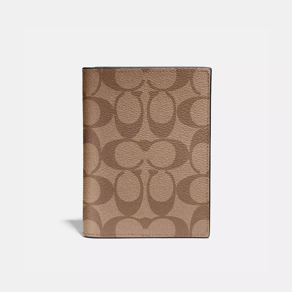 COACH PASSPORT CASE IN SIGNATURE CANVAS цвет Tan / Темно-бежевый M00730