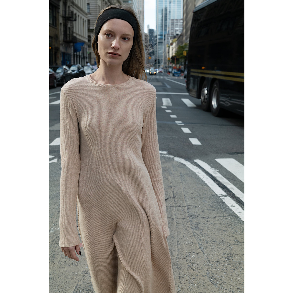 МЯГКОЕ ПЛАТЬЕ МИДИ ZARA SOFT RIBBED DRESS цвет beige / беж M00277